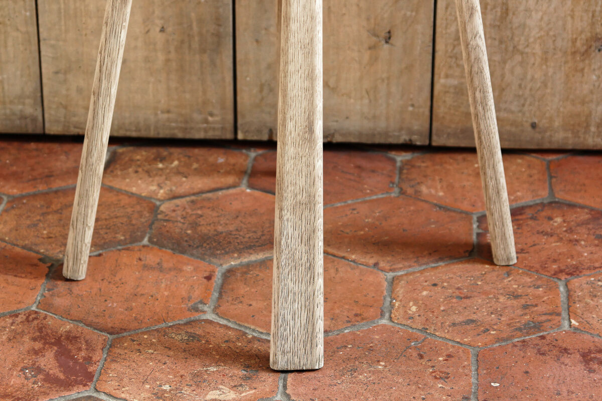 Stool feet compass