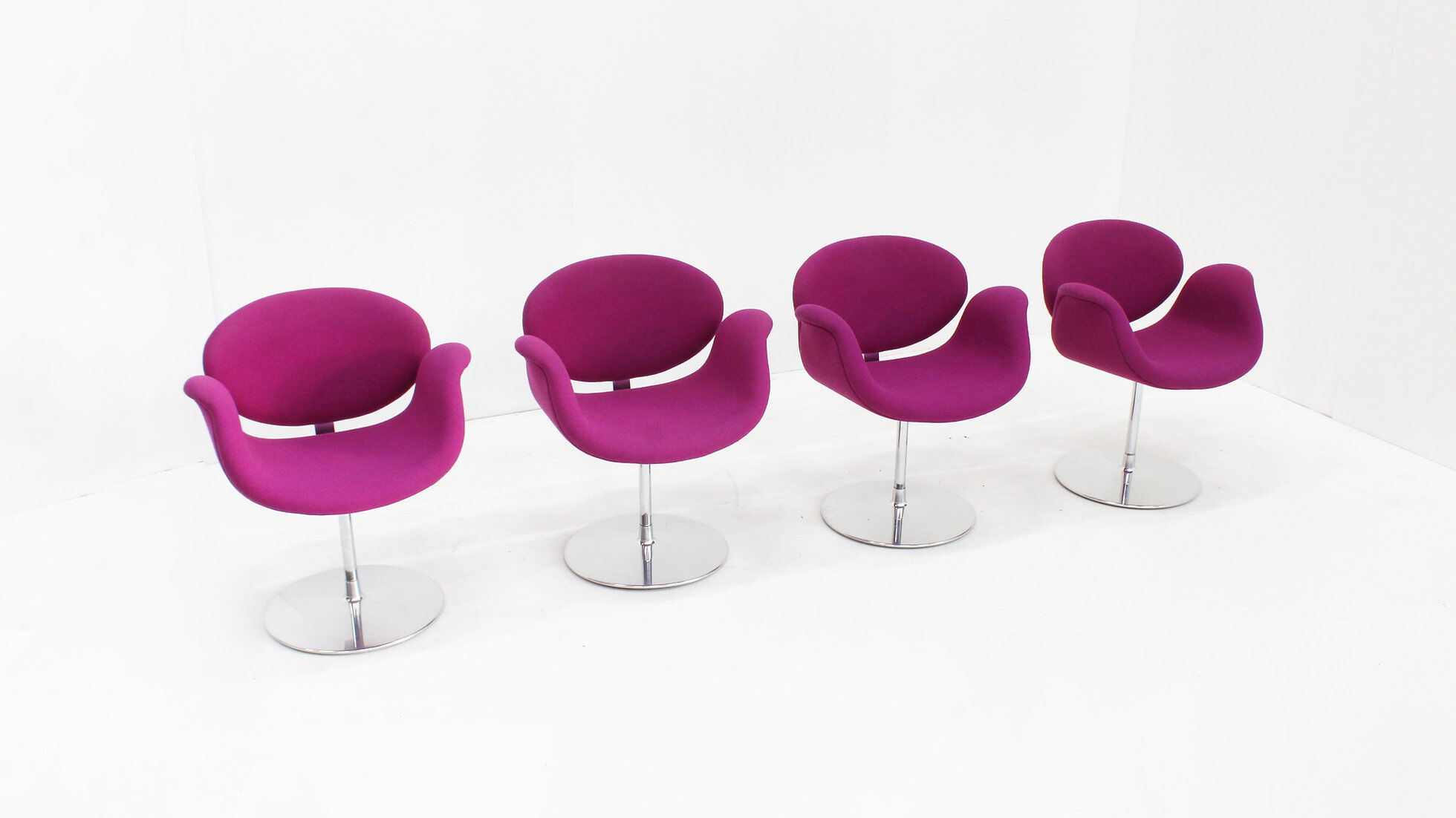 Set of 4 Artifort Little Tulip swivel dining room chairs by Pierre Paulin