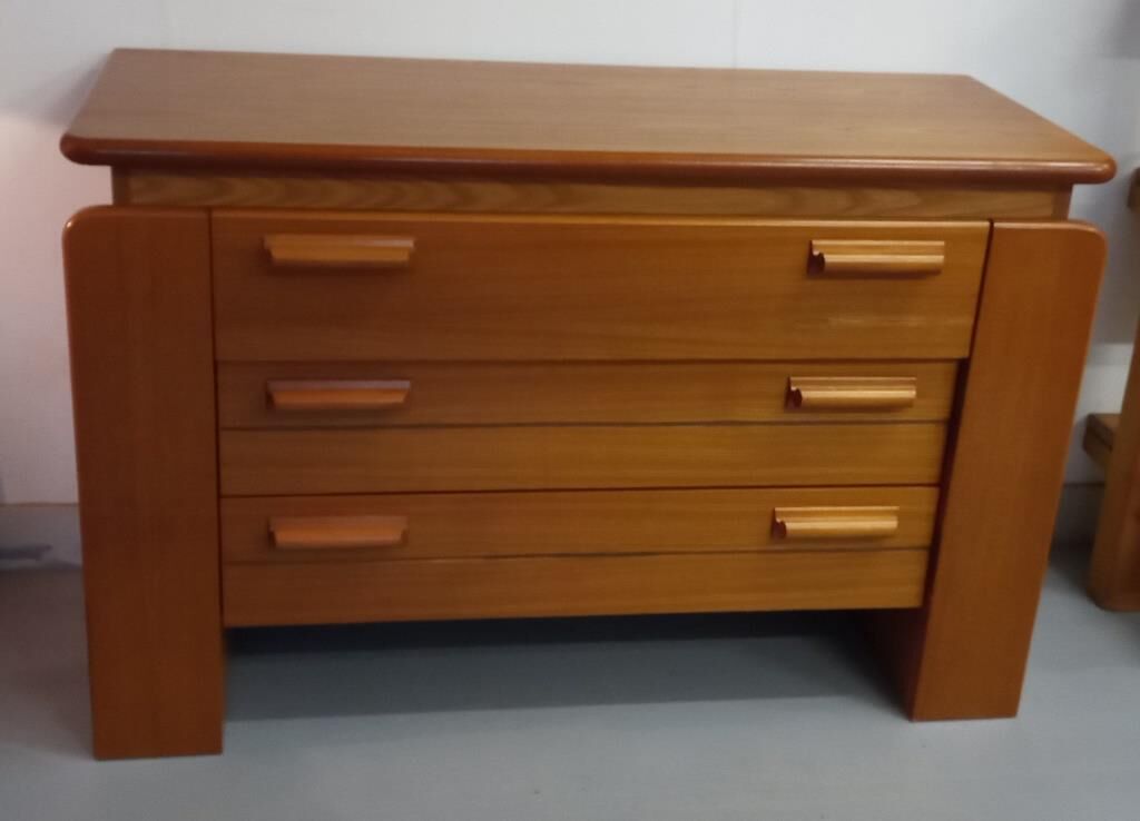 Oak-plated dresser 1980