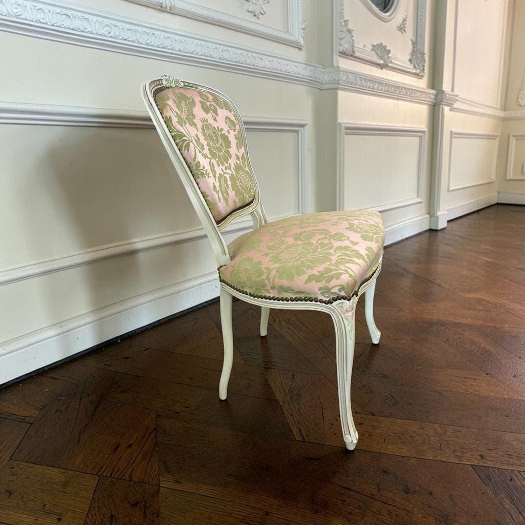 Chaise baroque vintage avec accent rose/vert