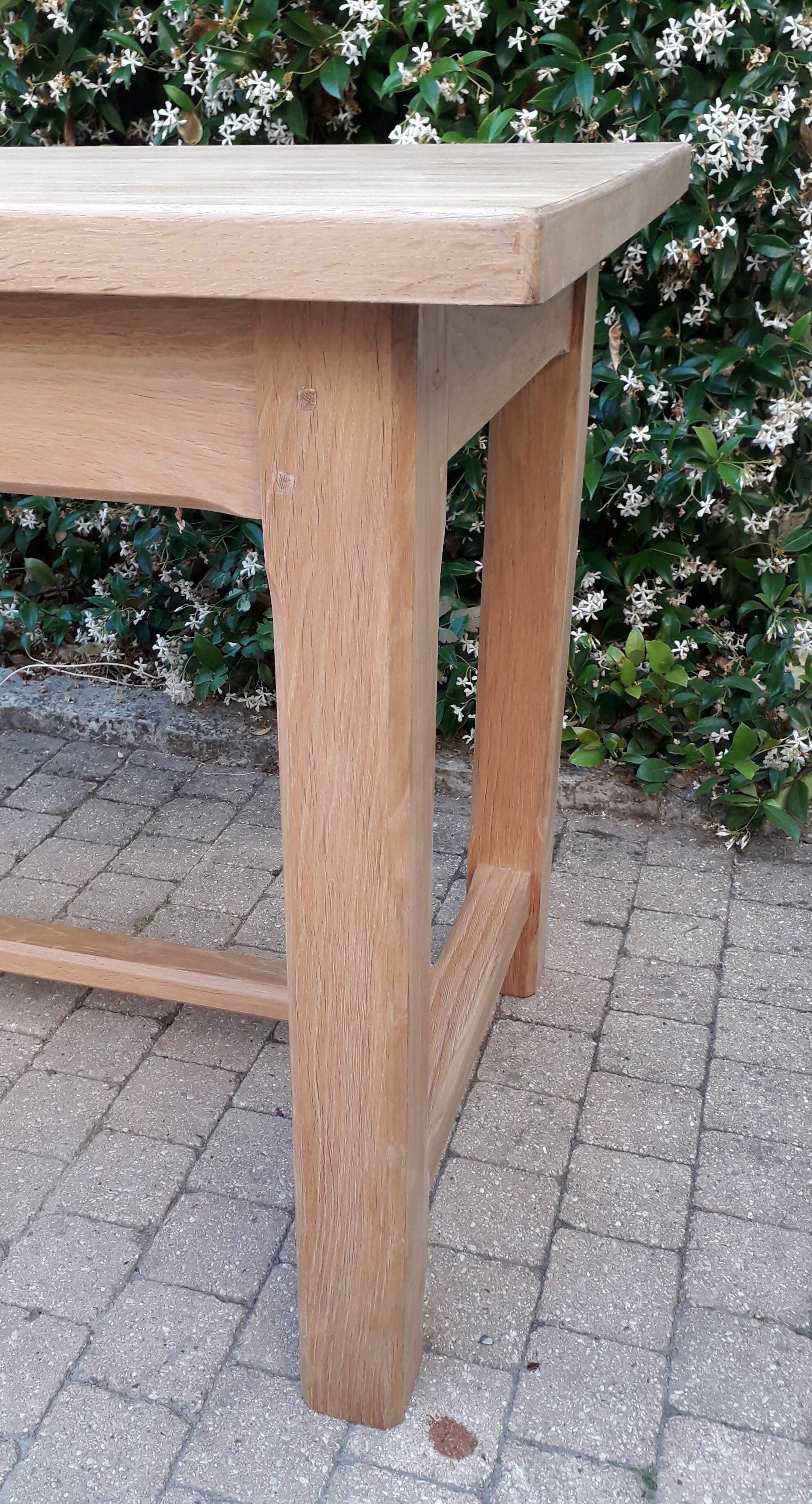 Farm table
