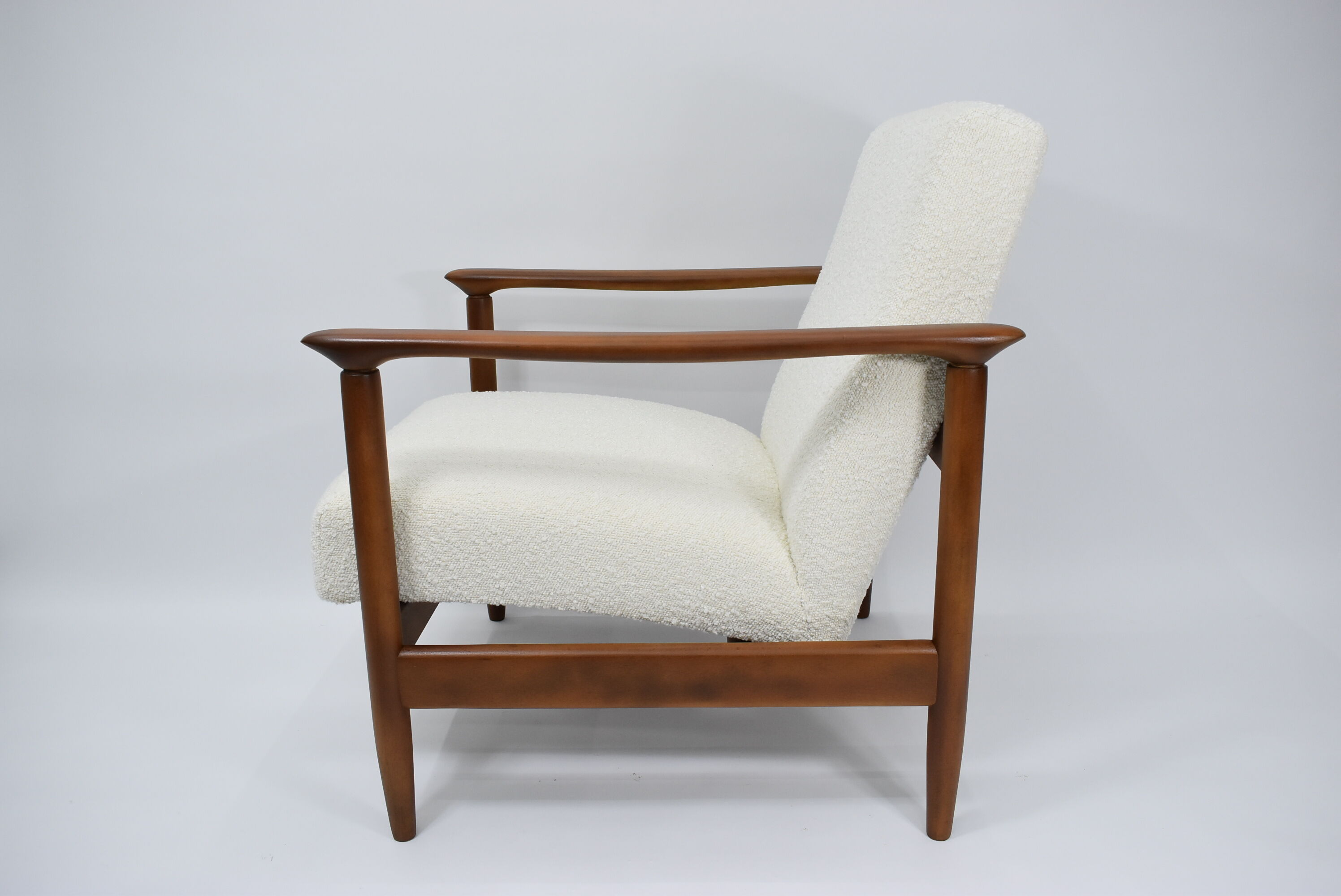 Fauteuil vintage original restauré poil de bras, designer E. Homma, années 1960, blanc bouclé