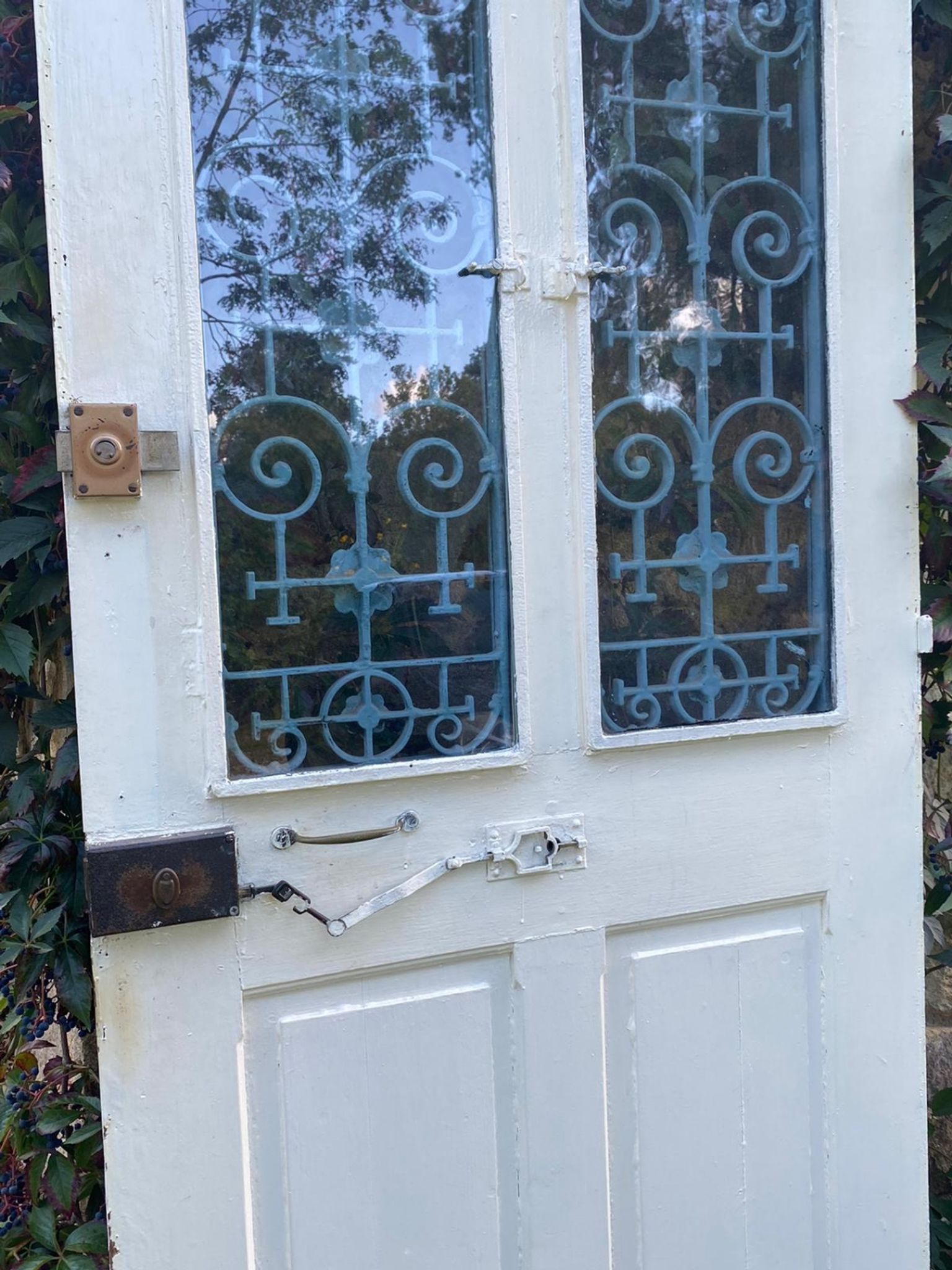 Entrance door in solid oak, cast iron grille, 1930s