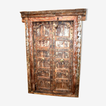 Vieille porte indienne antique du Rajasthan en vieux bois de teck - fonctionnelle