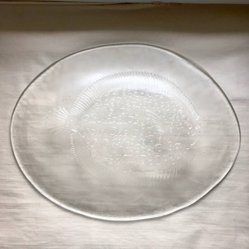 Vintage glass fish plate 32 x 25 cm
