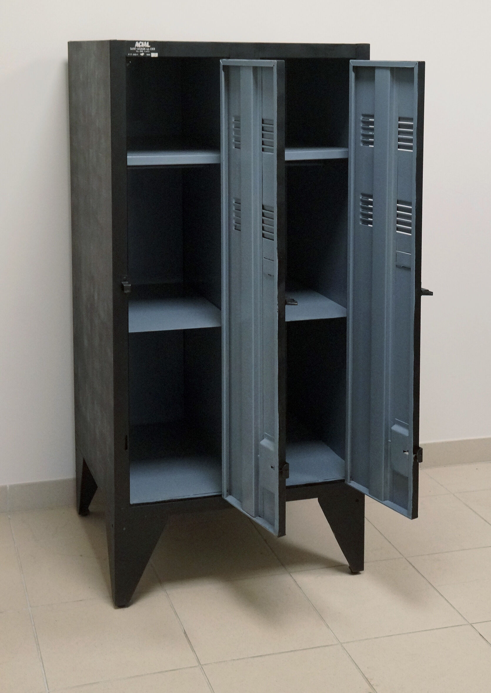 Metal cabinet