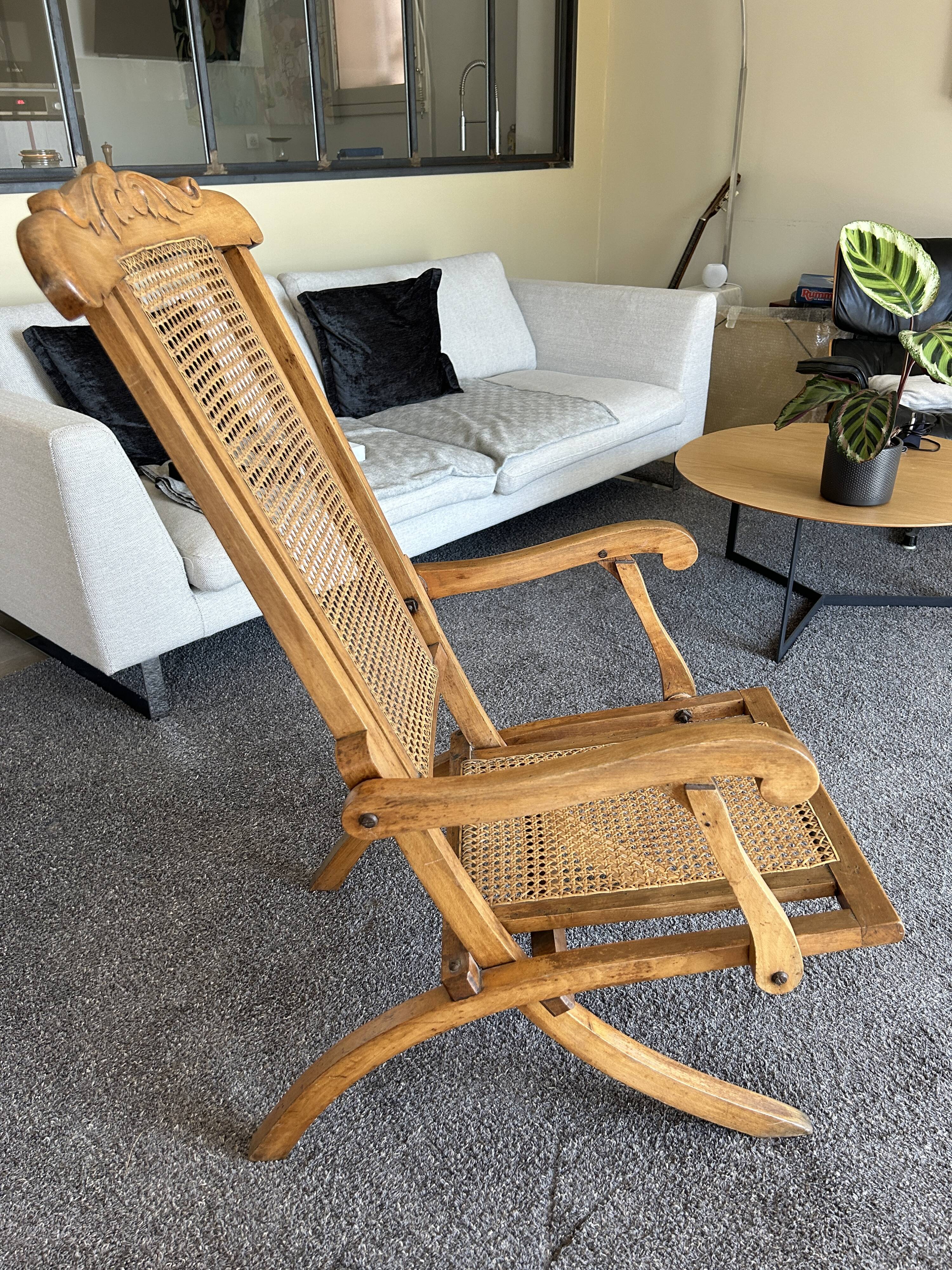 Colonial style deck chair