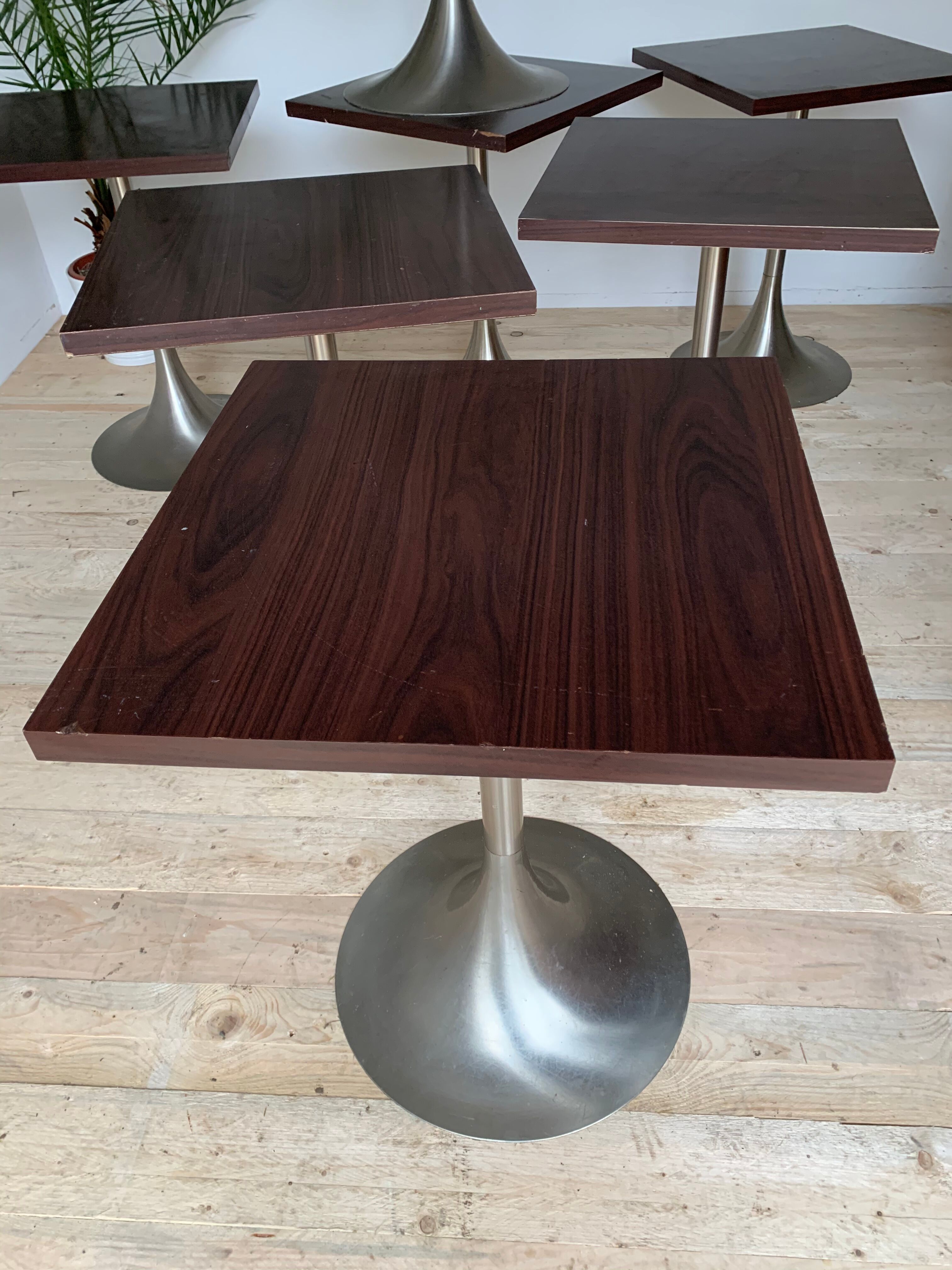 Lot de 7 tables bistrot pied tulipes