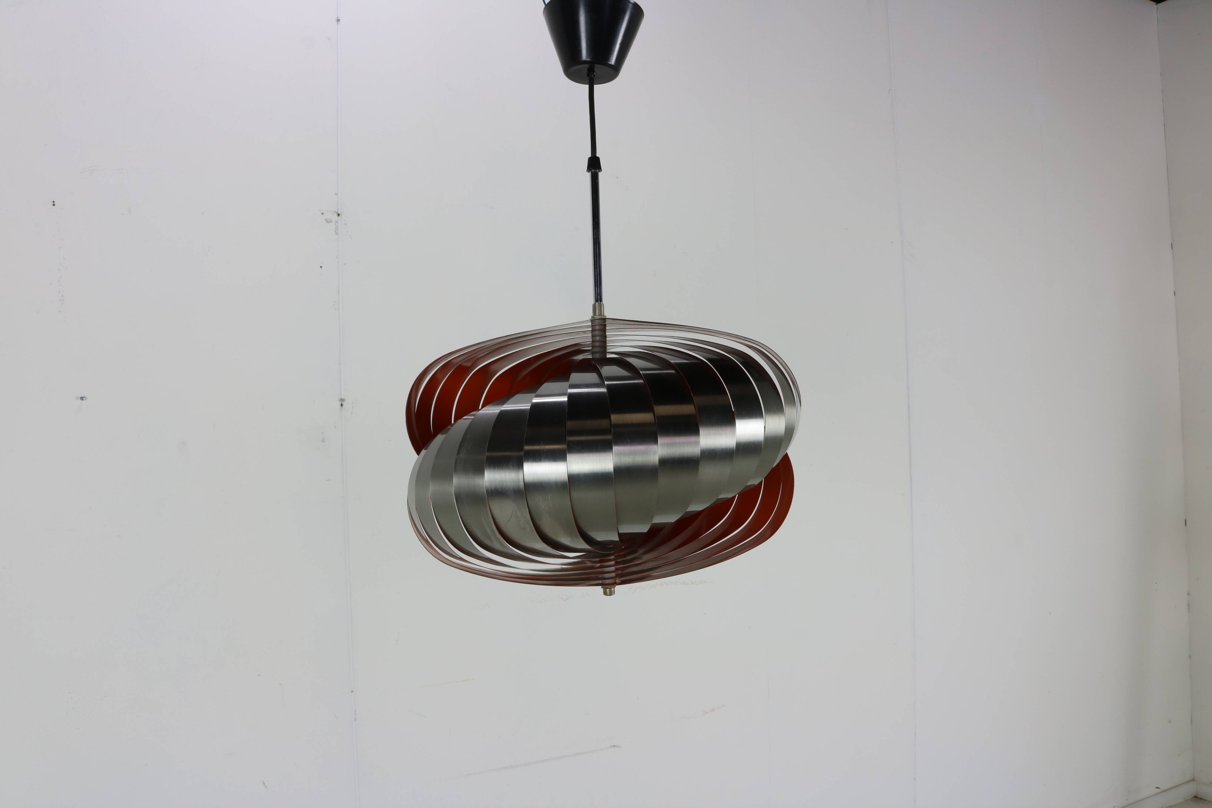 Lampe spirale suspendue seventies par Henri Mathieu pour Lyfa Denmark