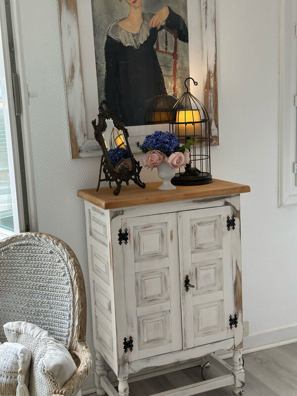 Petit meuble vintage relooké à la main – pièce unique