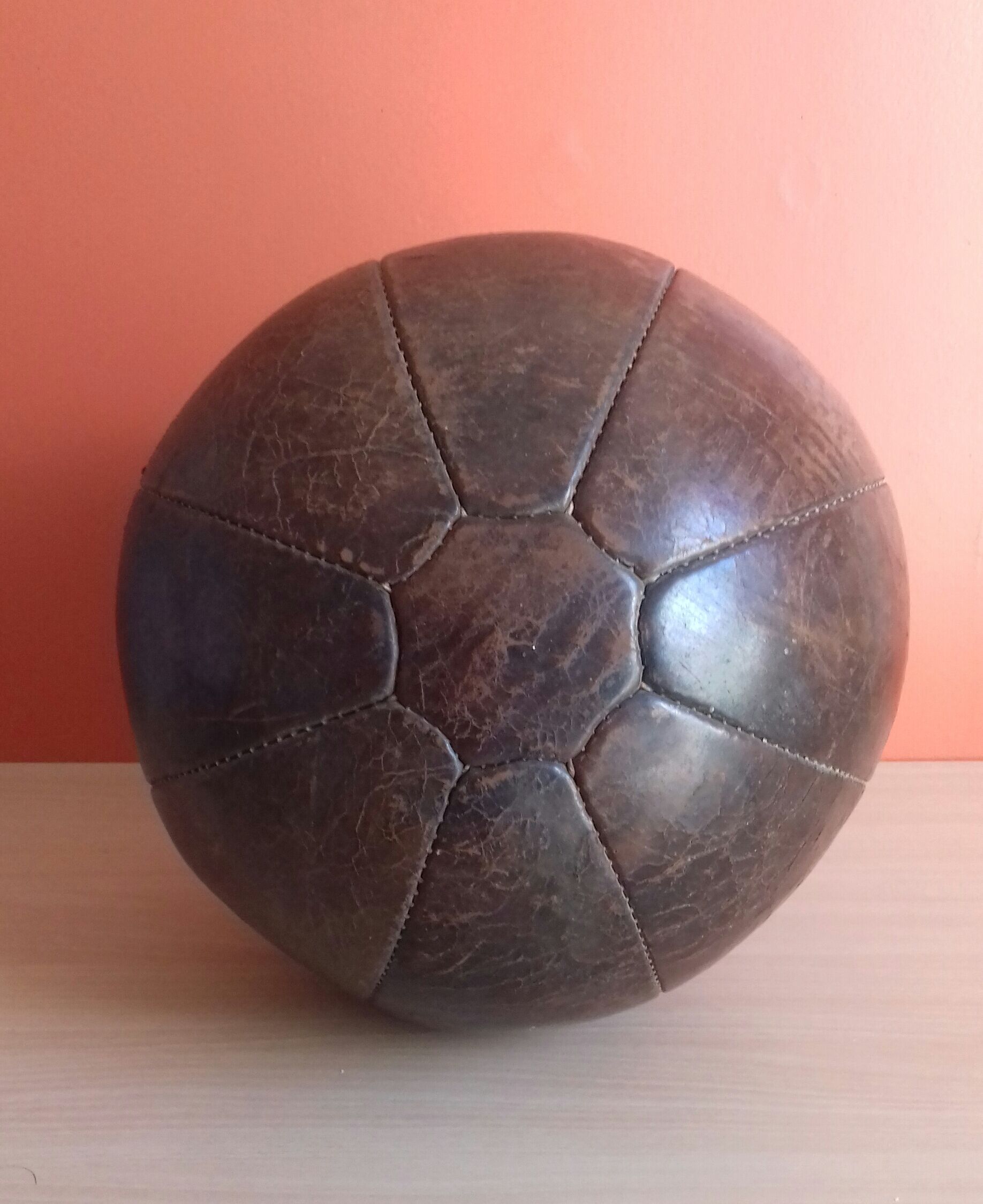 Ballon de médecine en cuir vintage