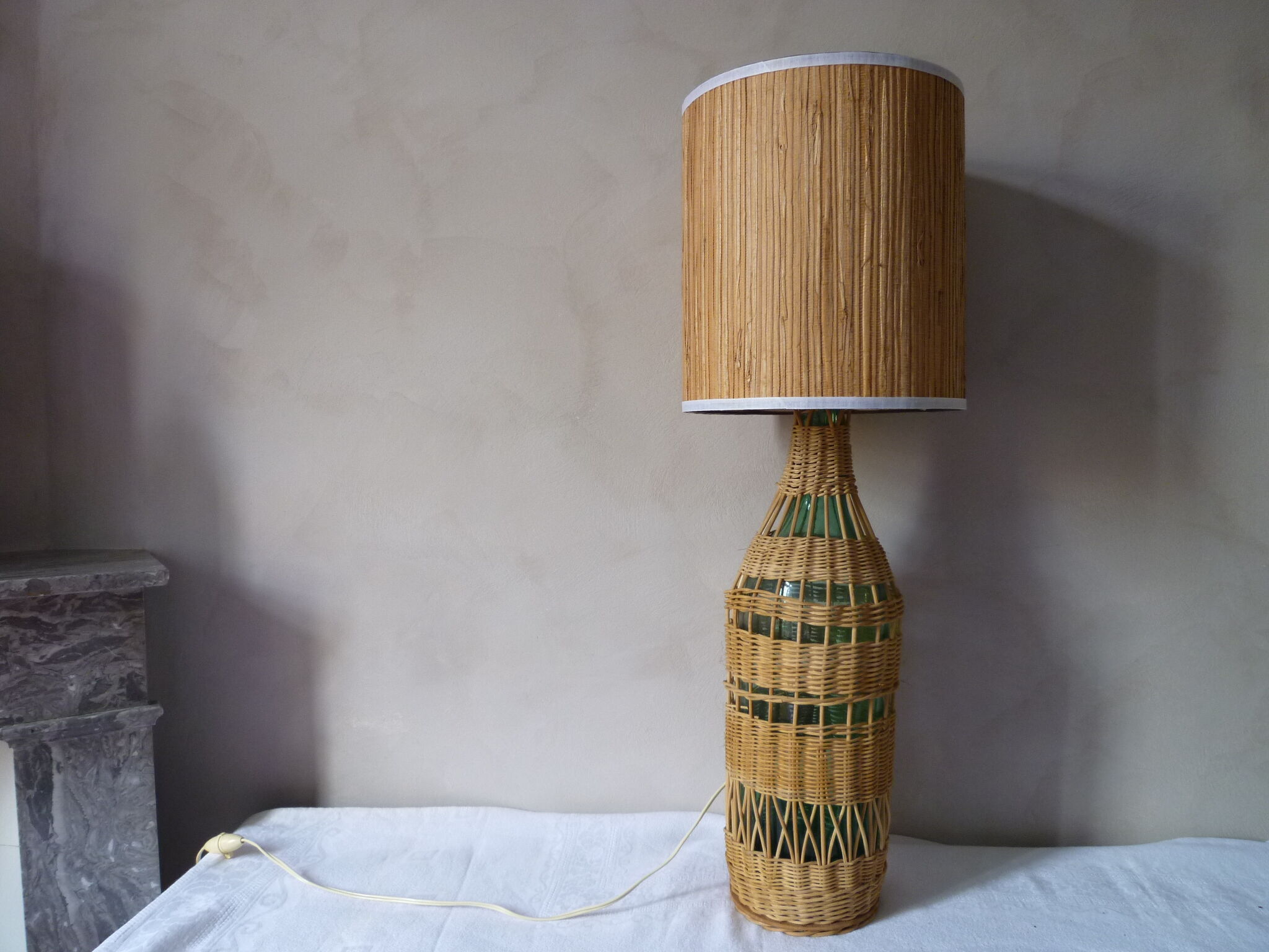 Lamp in glass and woven rattan