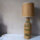Lampe en verre et rotin tressé
