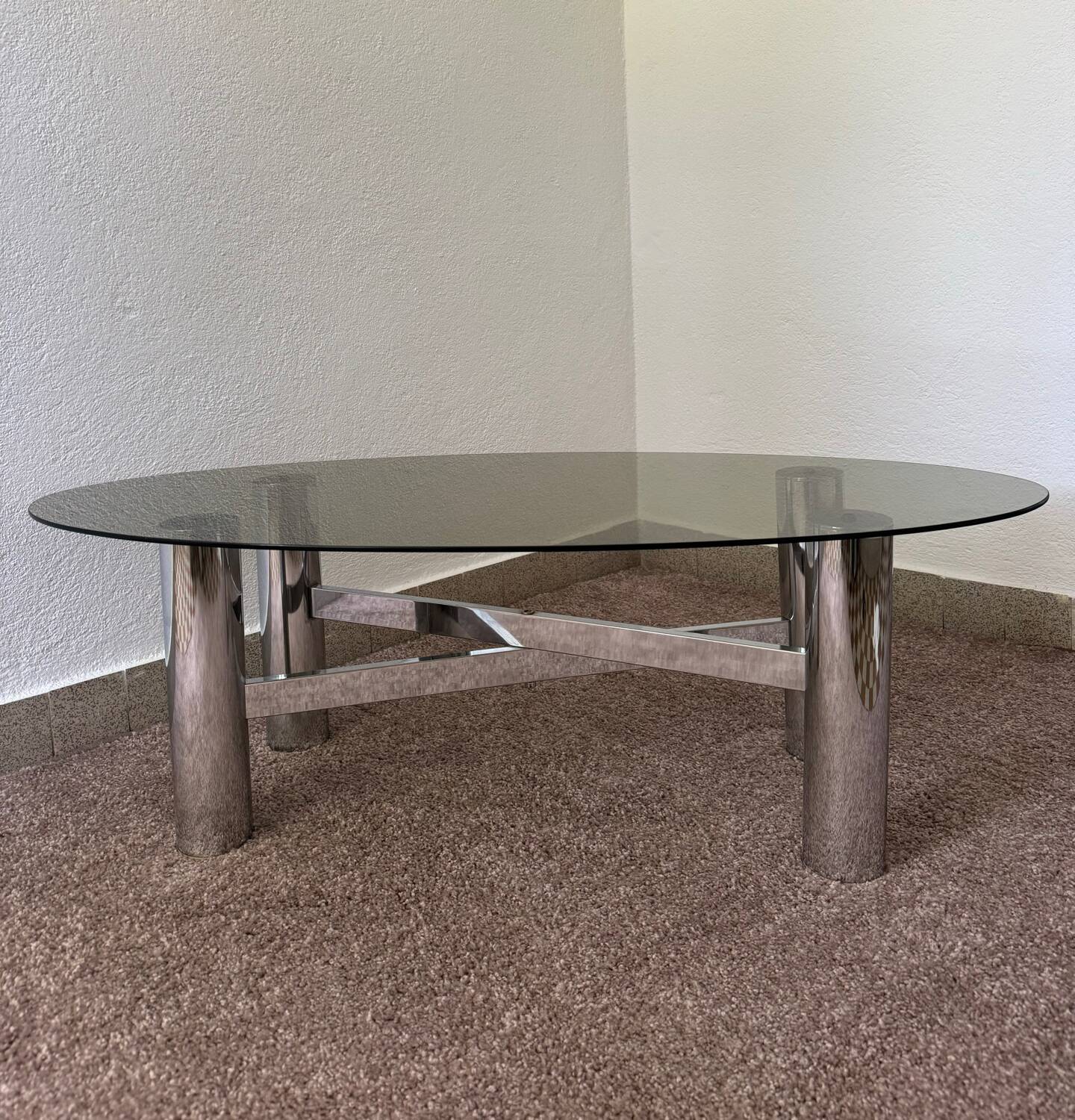 Table basse métal chromé verre fumé années 70