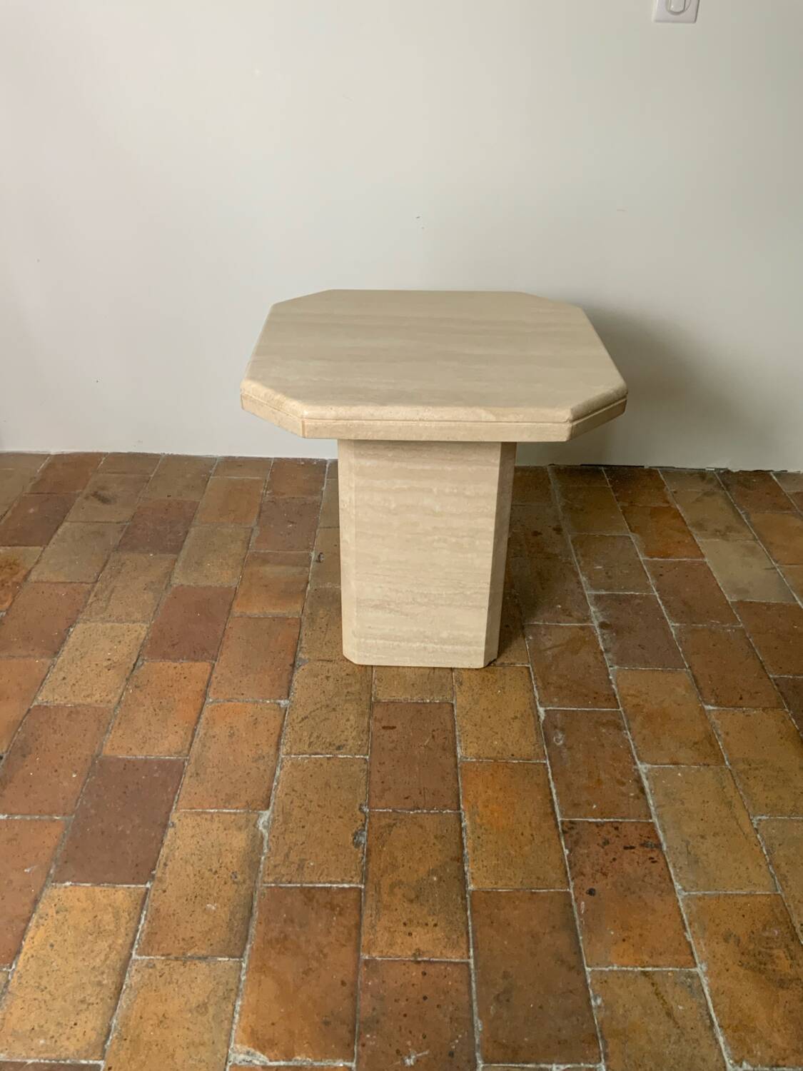Table haute ou guéridon en travertin