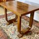 Table époque art déco à plateau ouvrant loupe de noyer