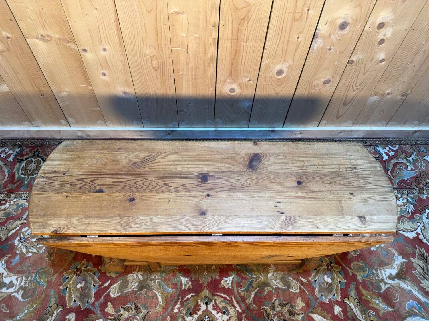 English gateleg coffee table in solid fir from the early 20th century.