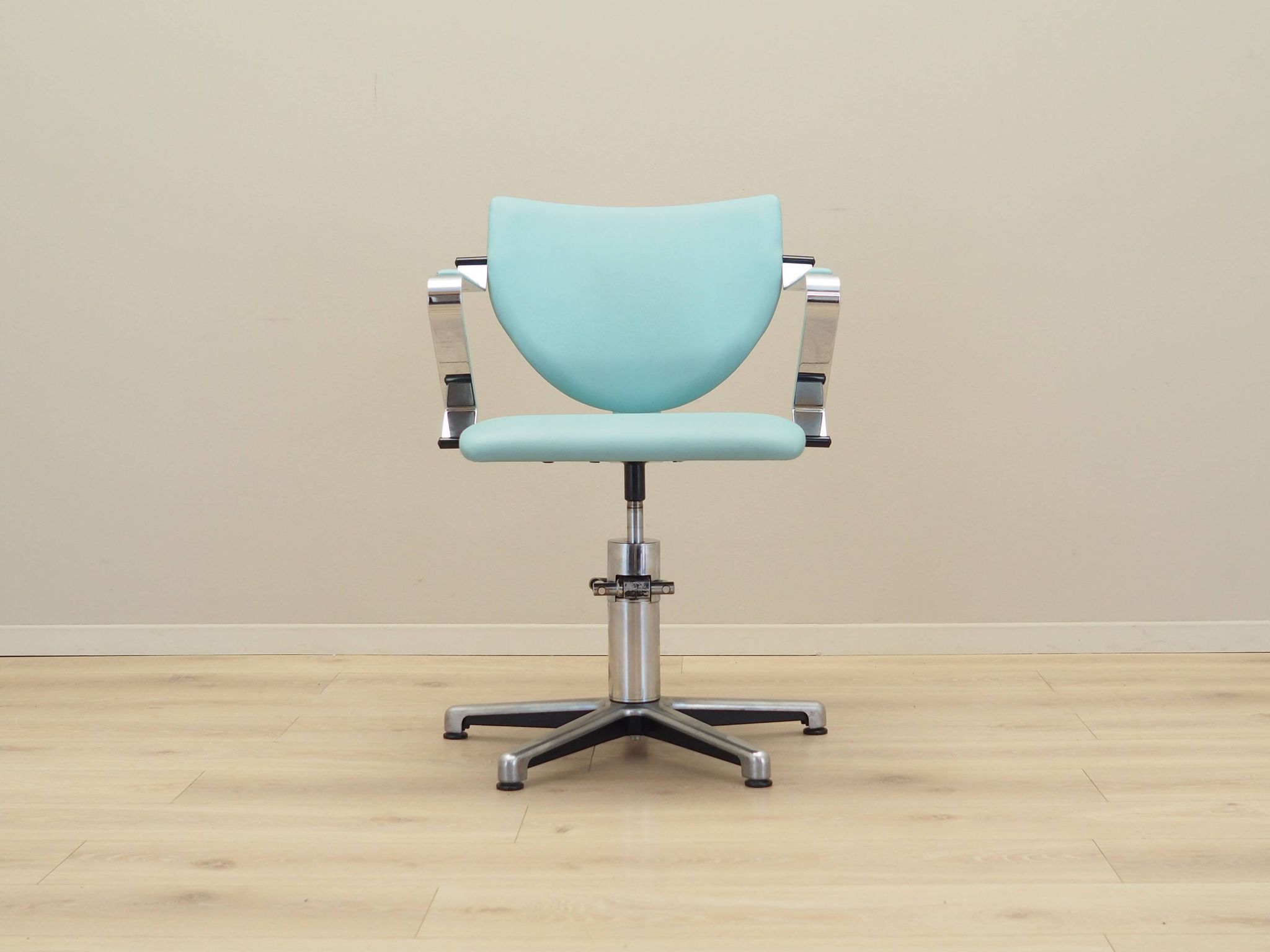 Hairdressing chair, Danish design, 1980s, production: Denmark