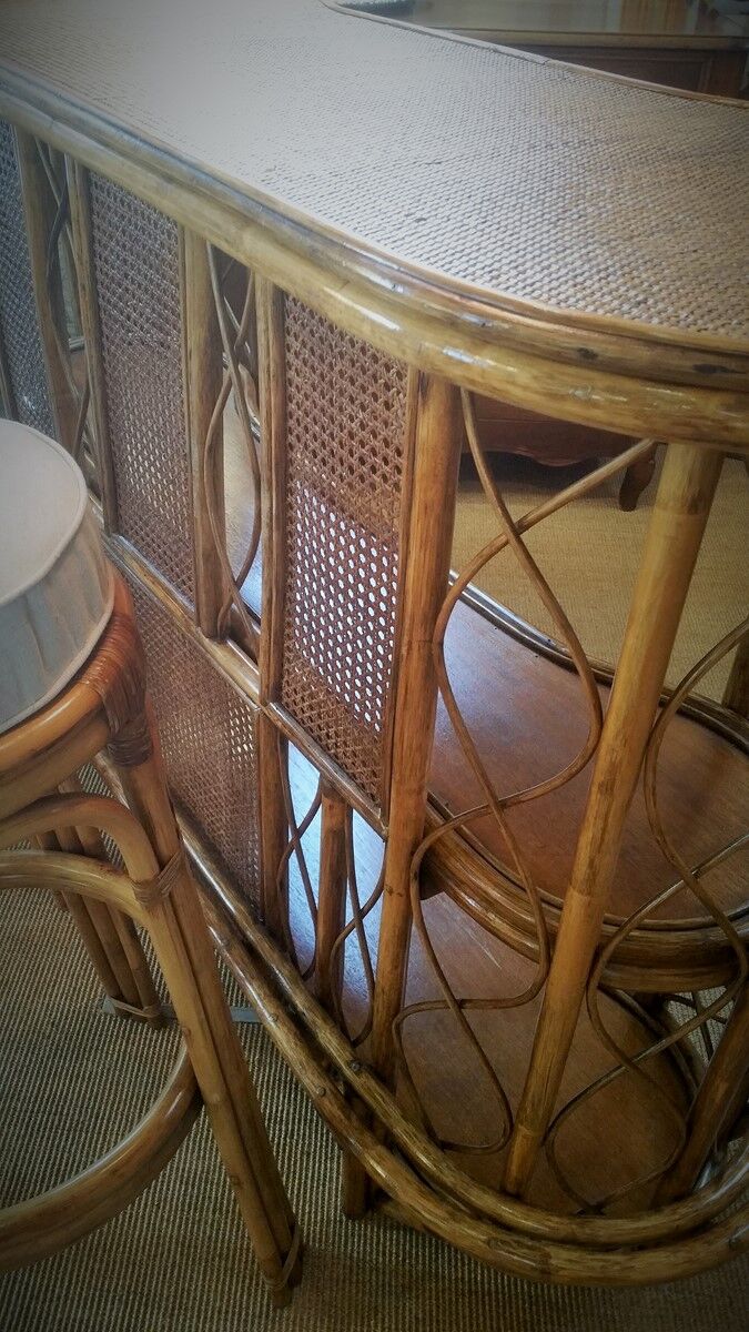 Rattan bar