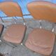 Lot de 8 chaises vintage en skai marron
