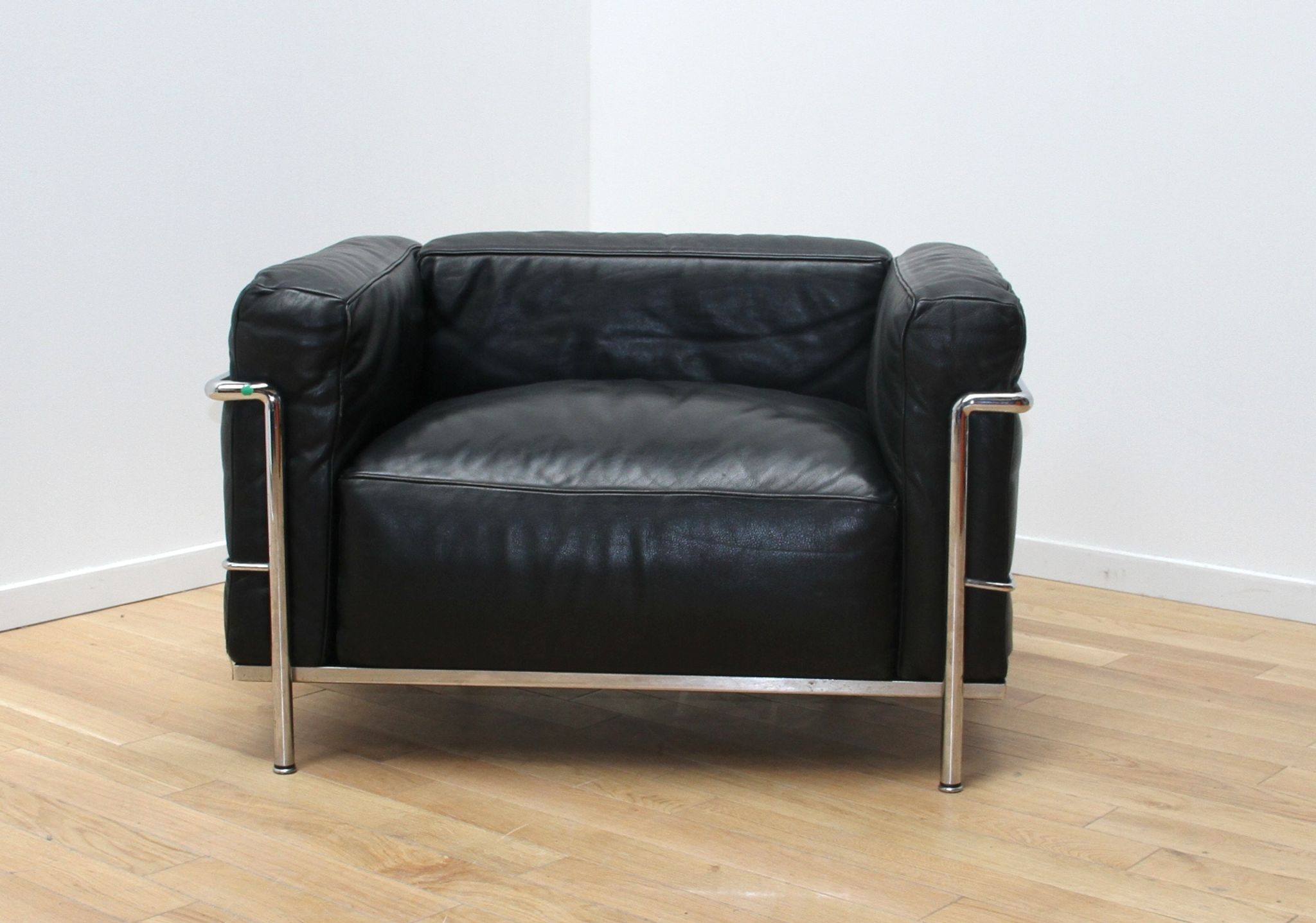 Pair of armchairs LC3