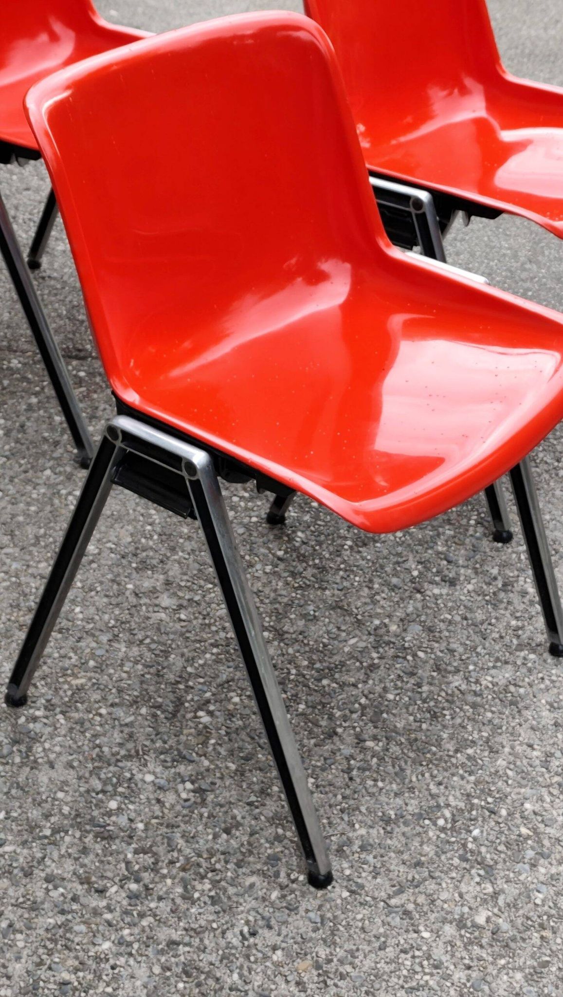 Set of 4 Modus red chairs by Tecno