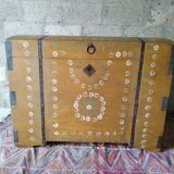 Coffre ancien bois peint