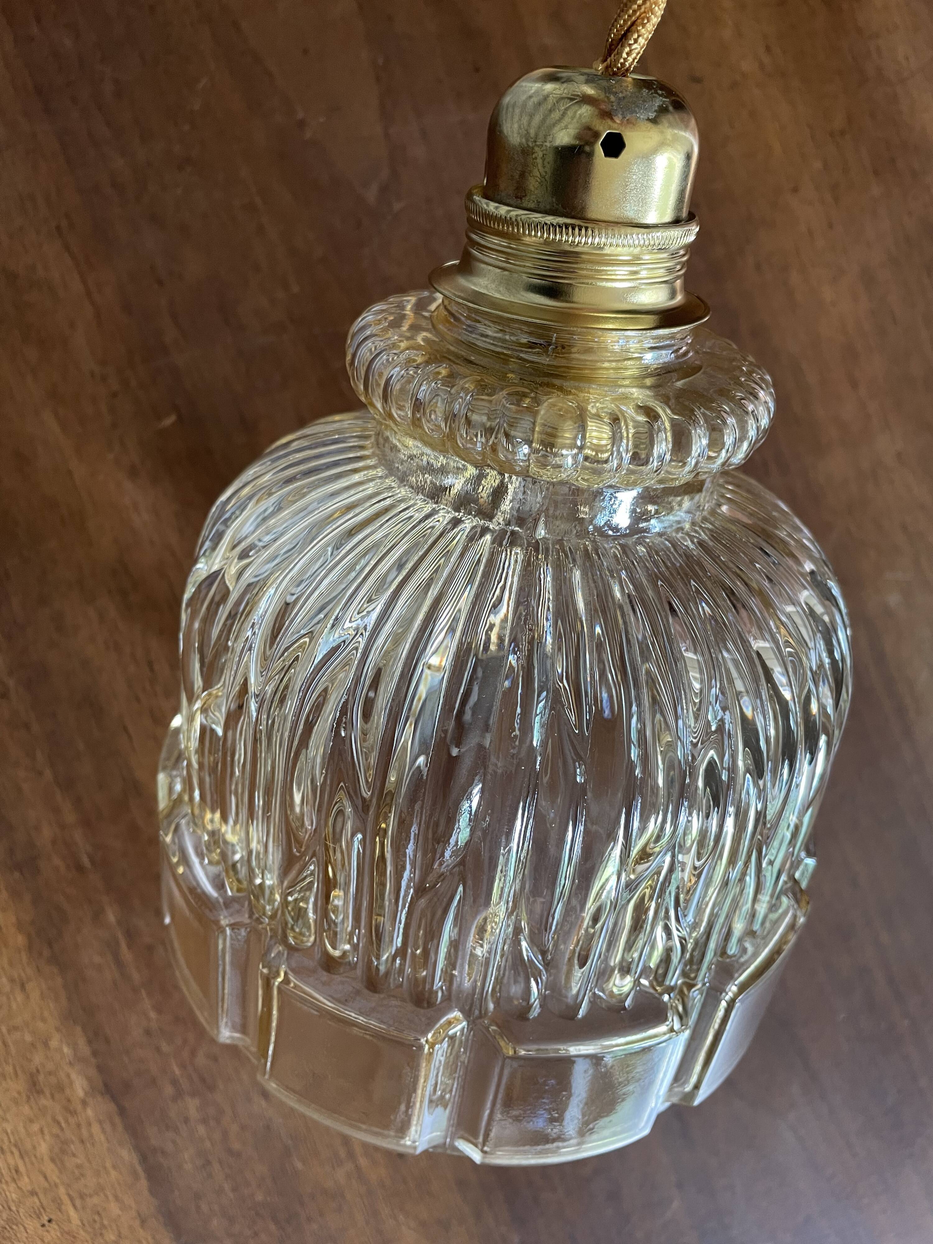 Molded glass suspension