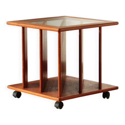 Table d’appoint vintage G Plan en teck – porte-revues & roulettes (années 60)