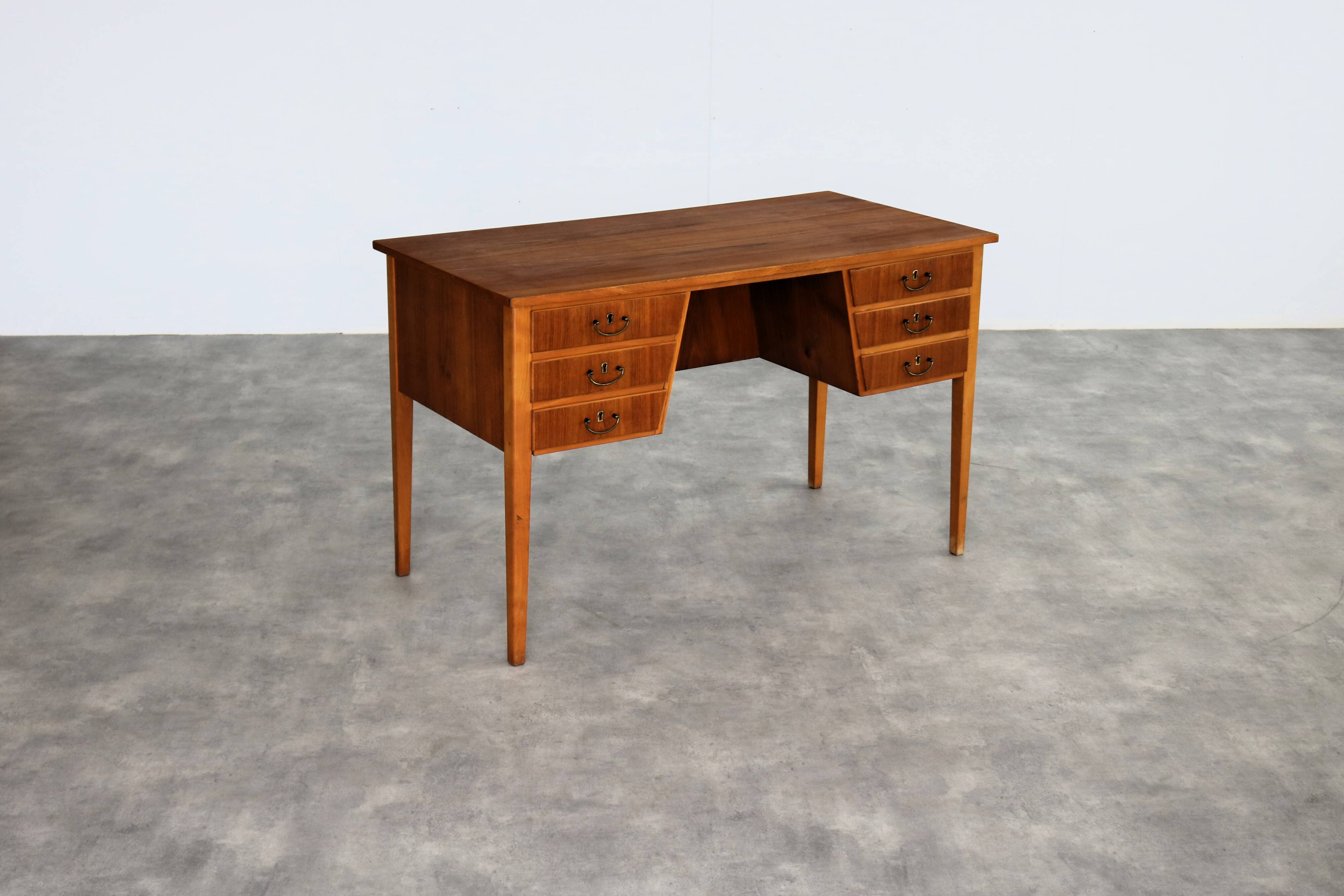 vintage desk | teak | 60s | swedish period | 60s