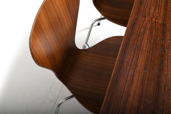 Table Shaker et chaises Série 7 d'Arne Jacobsen, années 1960