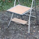 Retractable folding chair