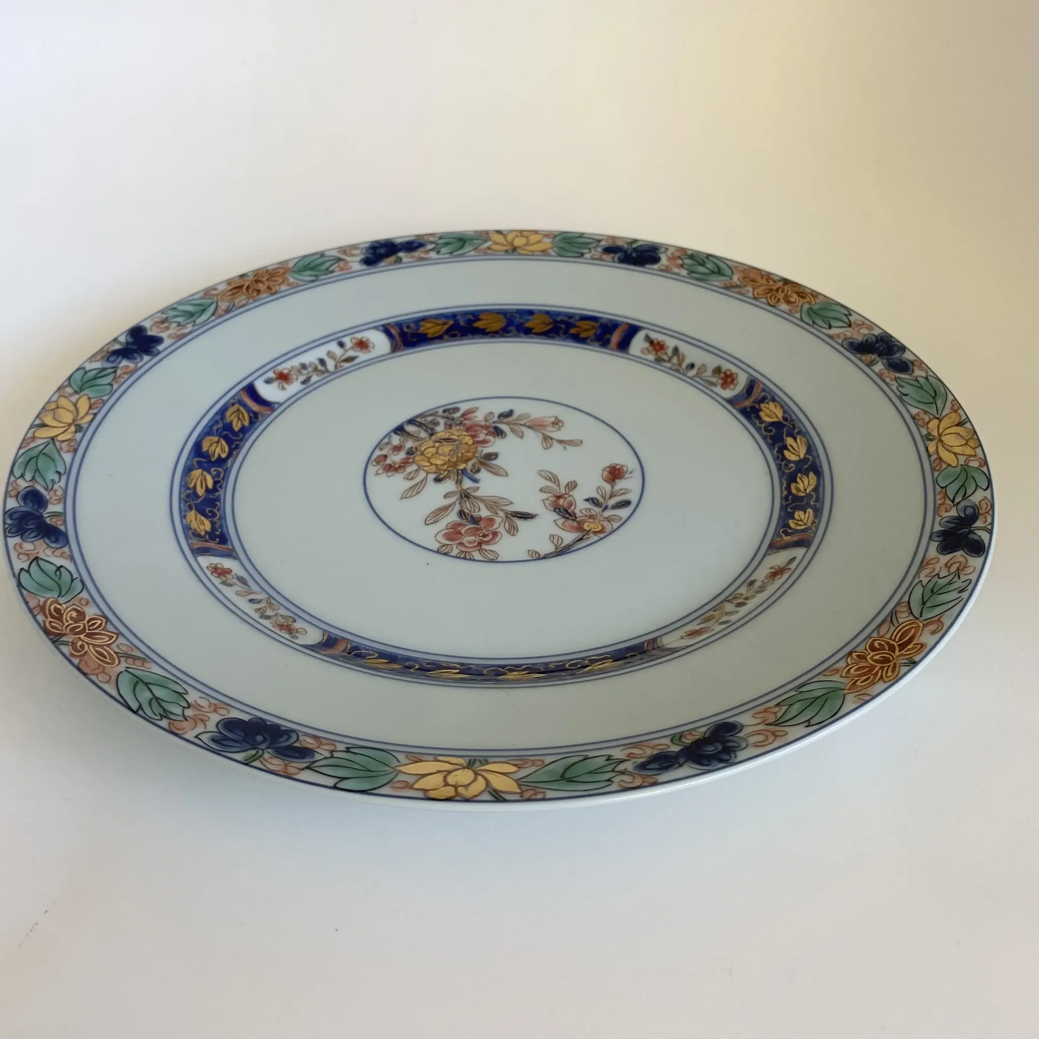 Flat dessert plates