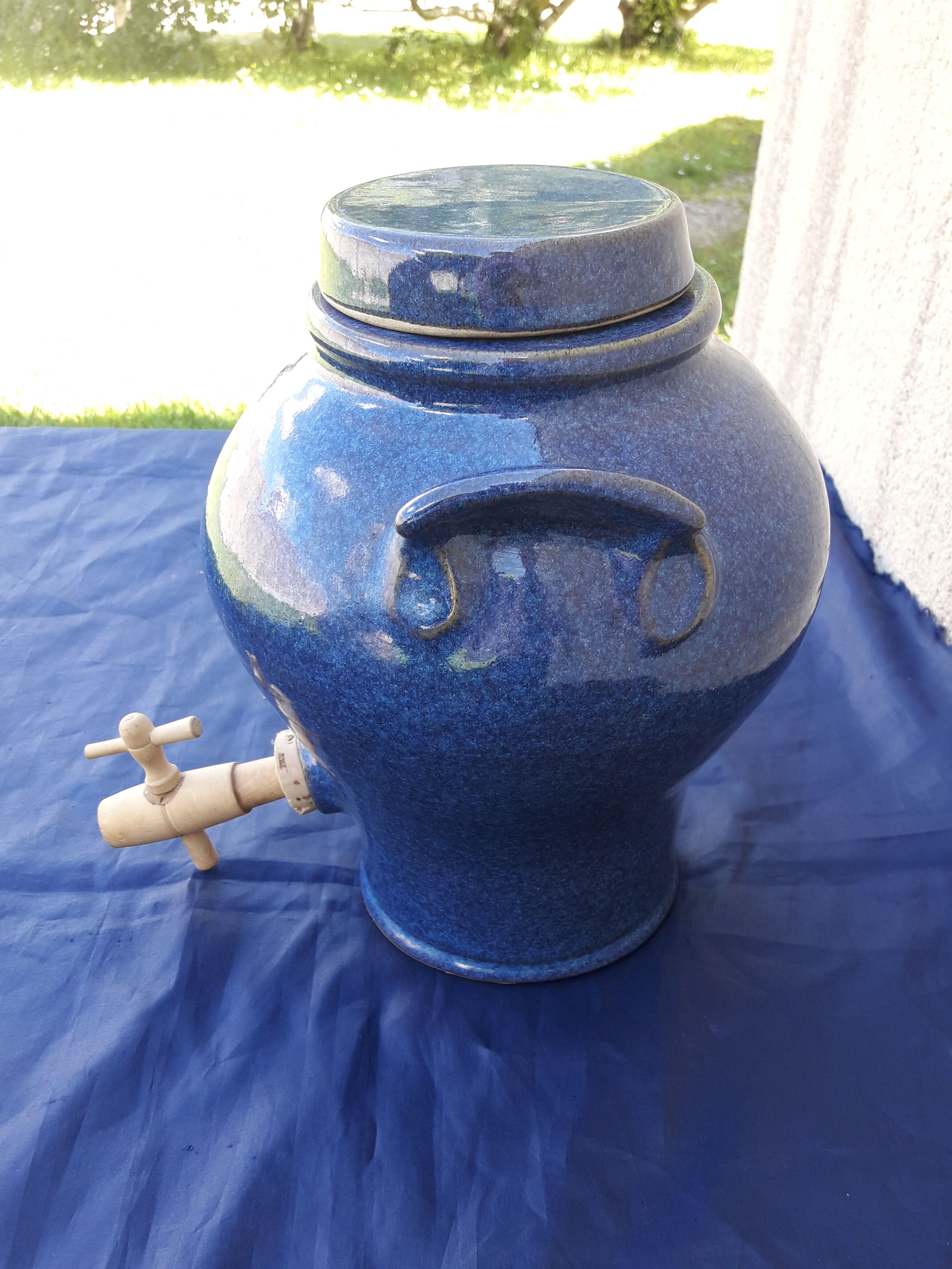 Blue enamelled sandstone vinaigrier 3 L H 26 cm