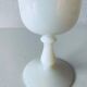 Vase ancien en opaline blanche