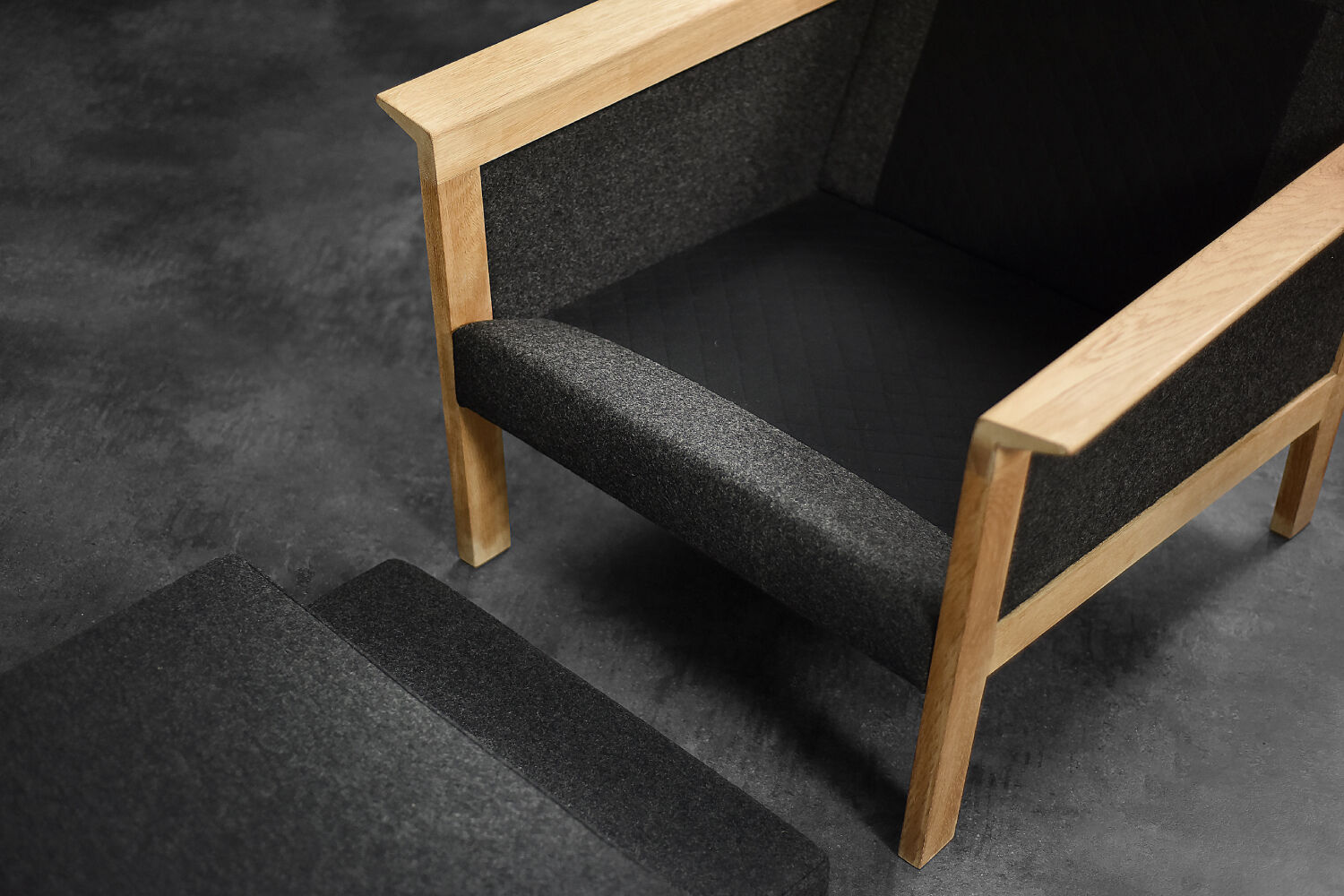 2 vintage oak and felt Danish chaise longues from the mid-century, 1960s.