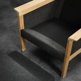 2 vintage oak and felt Danish chaise longues from the mid-century, 1960s.