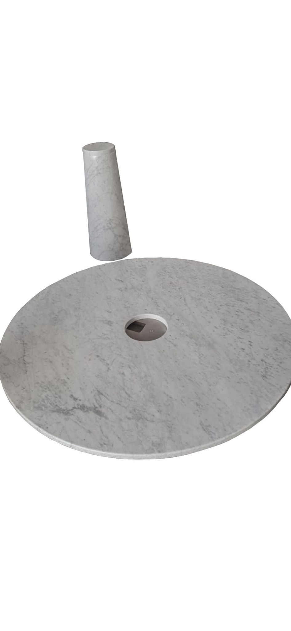 Eros round dining table in white Carrara marble, Italy, 70s in