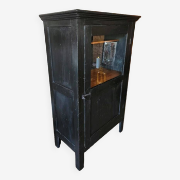 Wine cabinet