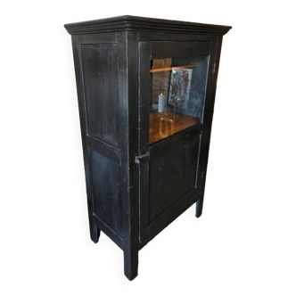 Wine cabinet