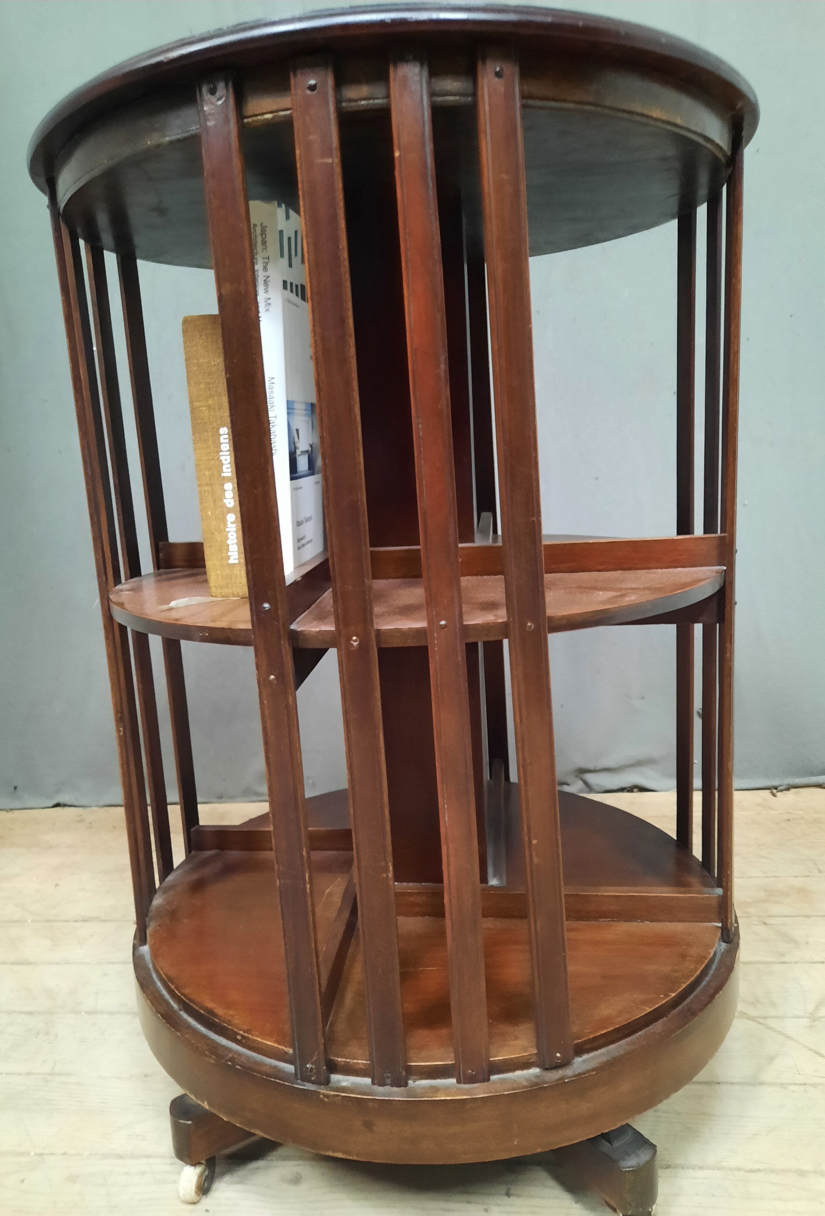 Bibliotheque tournante ronde
