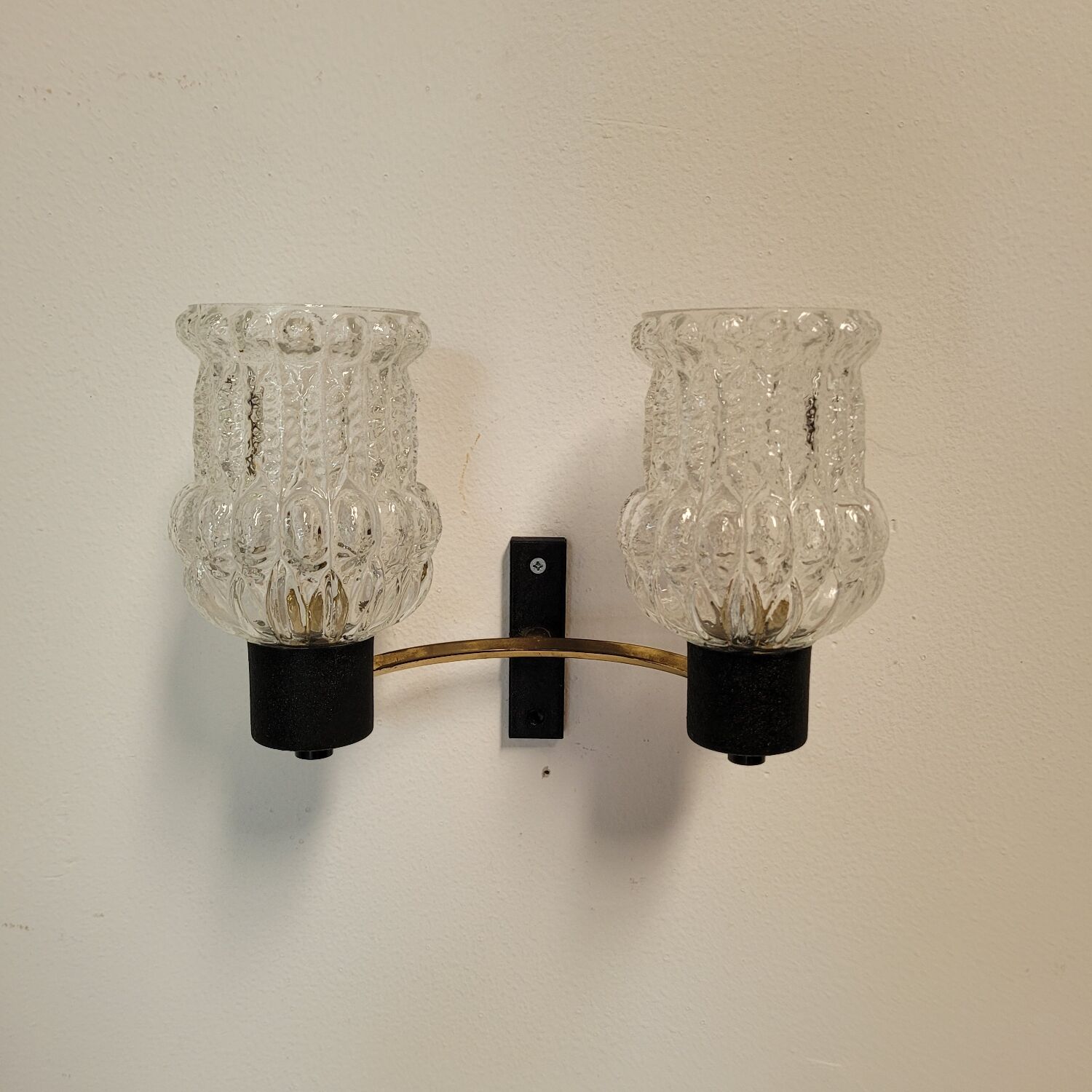 Vintage Arlus wall lights in glass and brass from the 1970s.