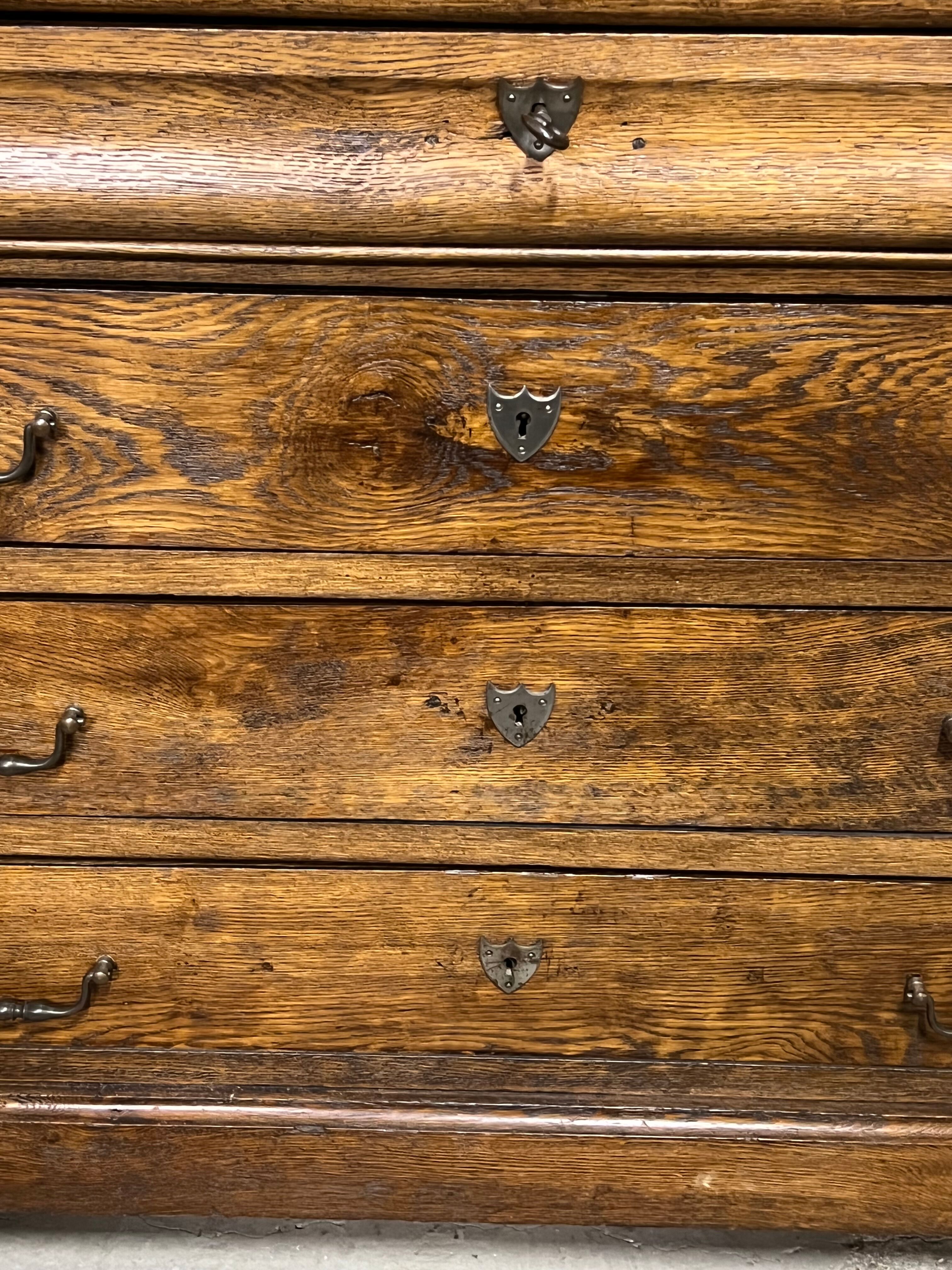 Commode ancienne en chêne massif de style Louis Philippe XIXe siècle
