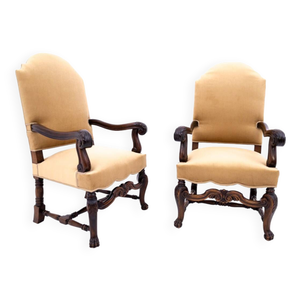 Une paire de fauteuils anciens, Europe occidentale, vers 1900. Après rénovation — Beyit