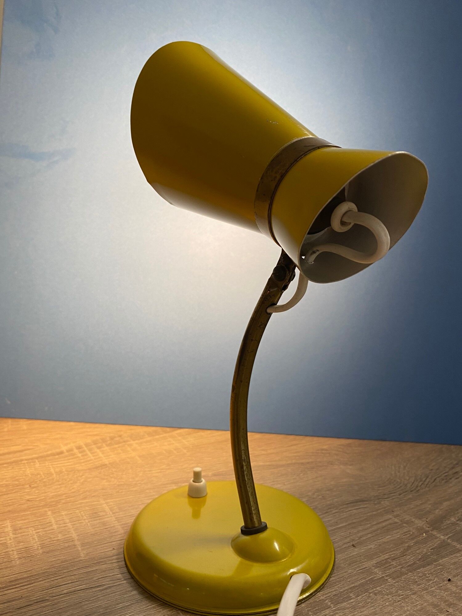 Yellow diabolo lamp