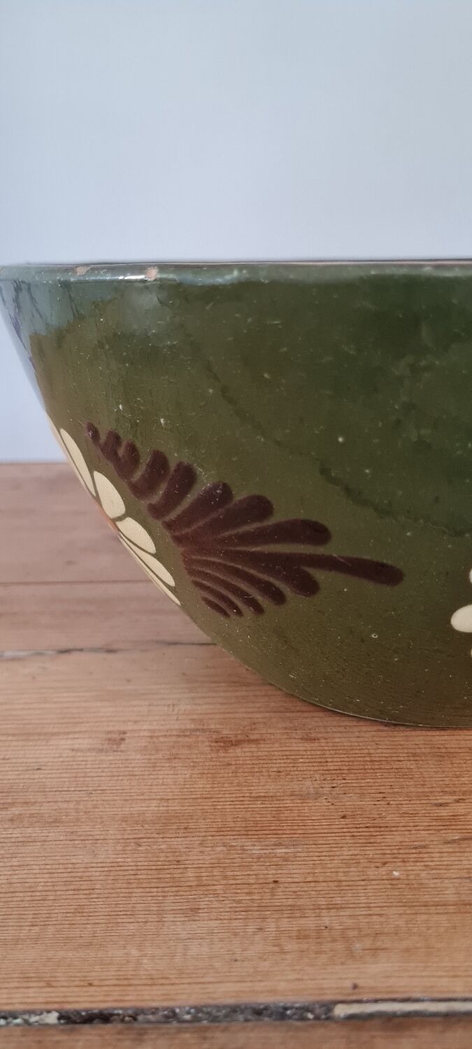 Earthenware salad bowl