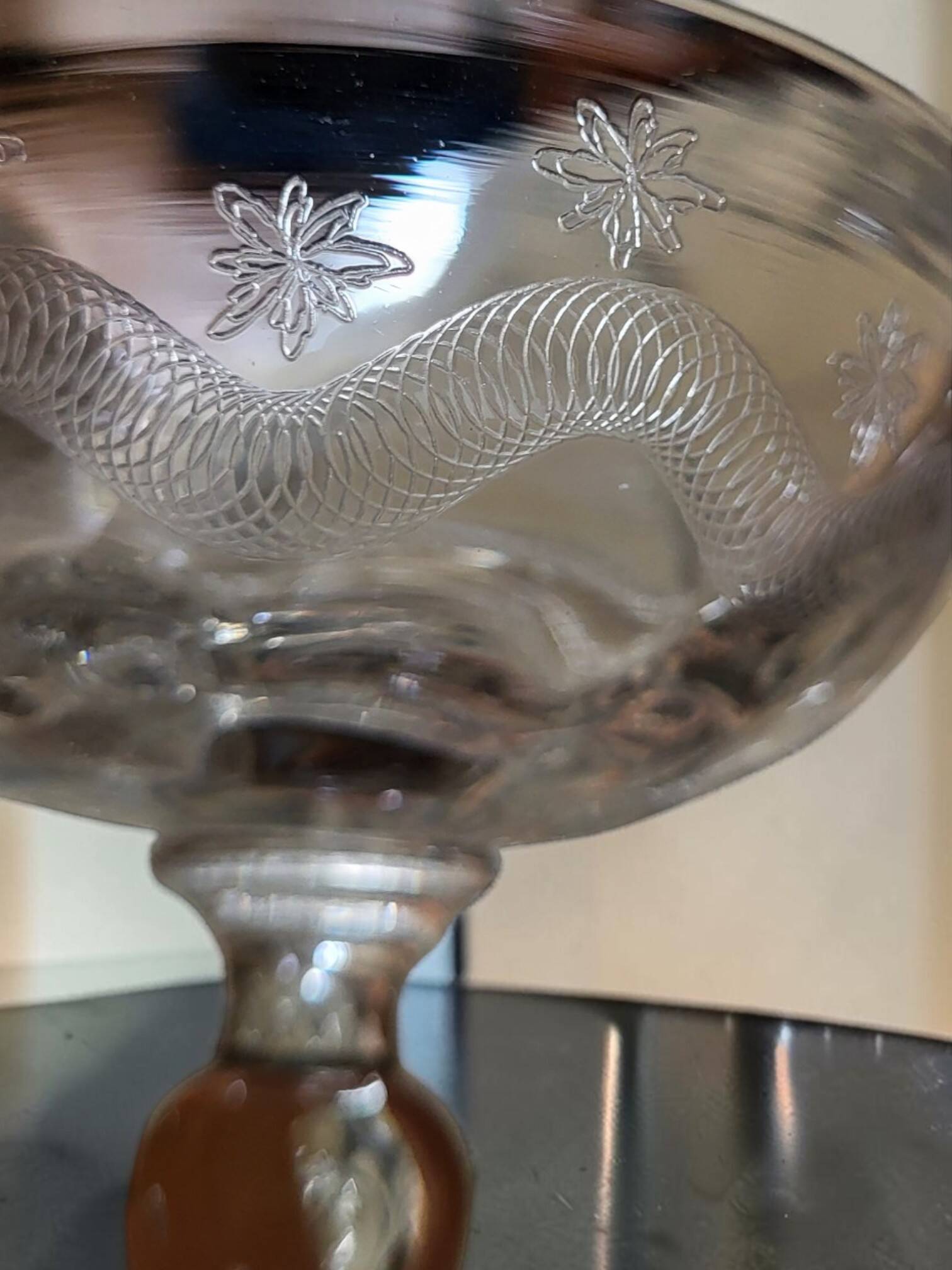8 engraved glass champagne coupes from Meisenthal, Art Deco
