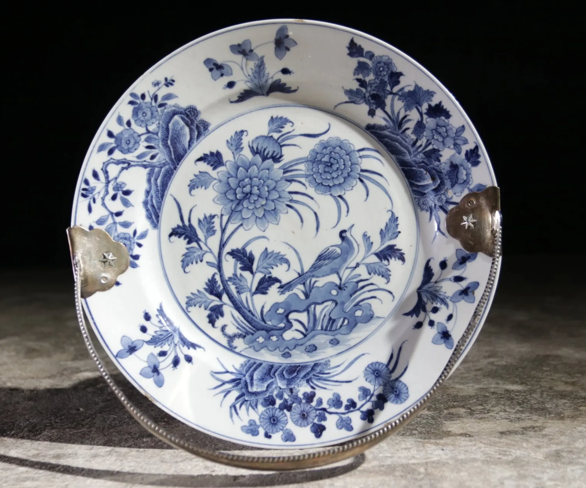 Chinese Kangxi blue and white plate with silver handle – ca. 1700