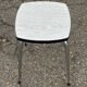 Tabouret acier et Formica blanc et gris