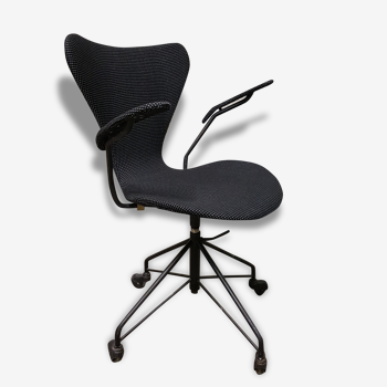 Fauteuil de bureau "série 7" à accoudoirs, Arne JACOBSEN - 1963